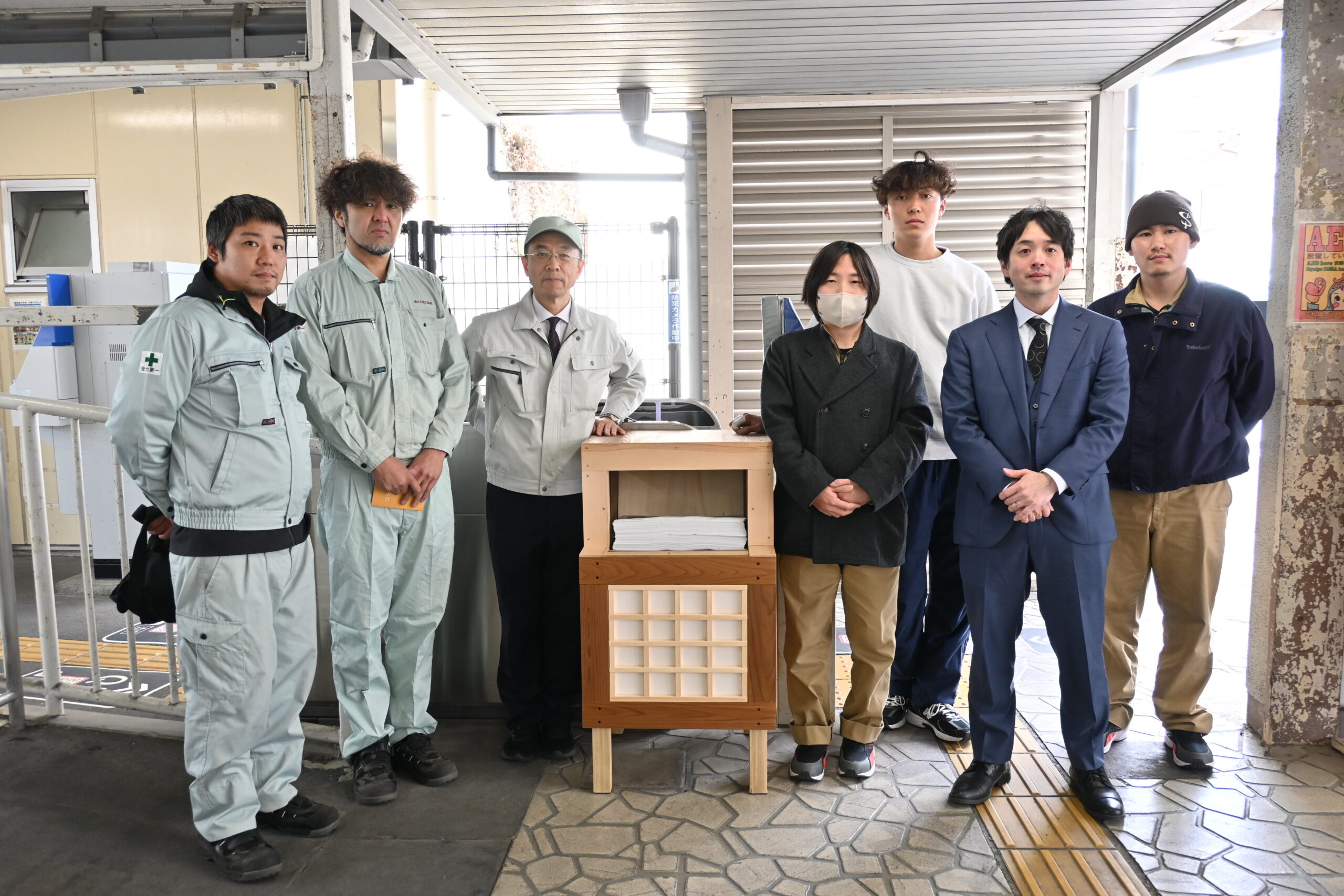 学生×地域企業のコラボ！駅に設置された広報棚をご紹介★